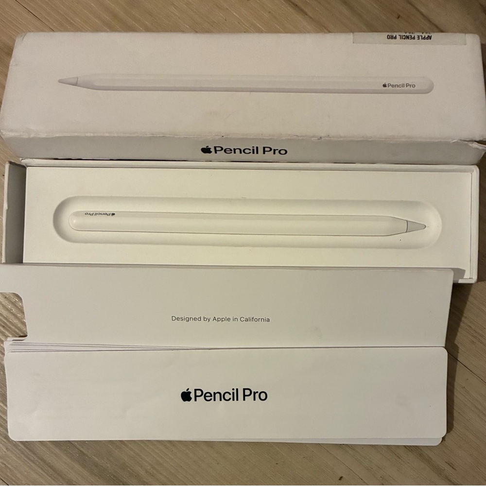 Apple Pencil Pro – Brand New (Box Damage)